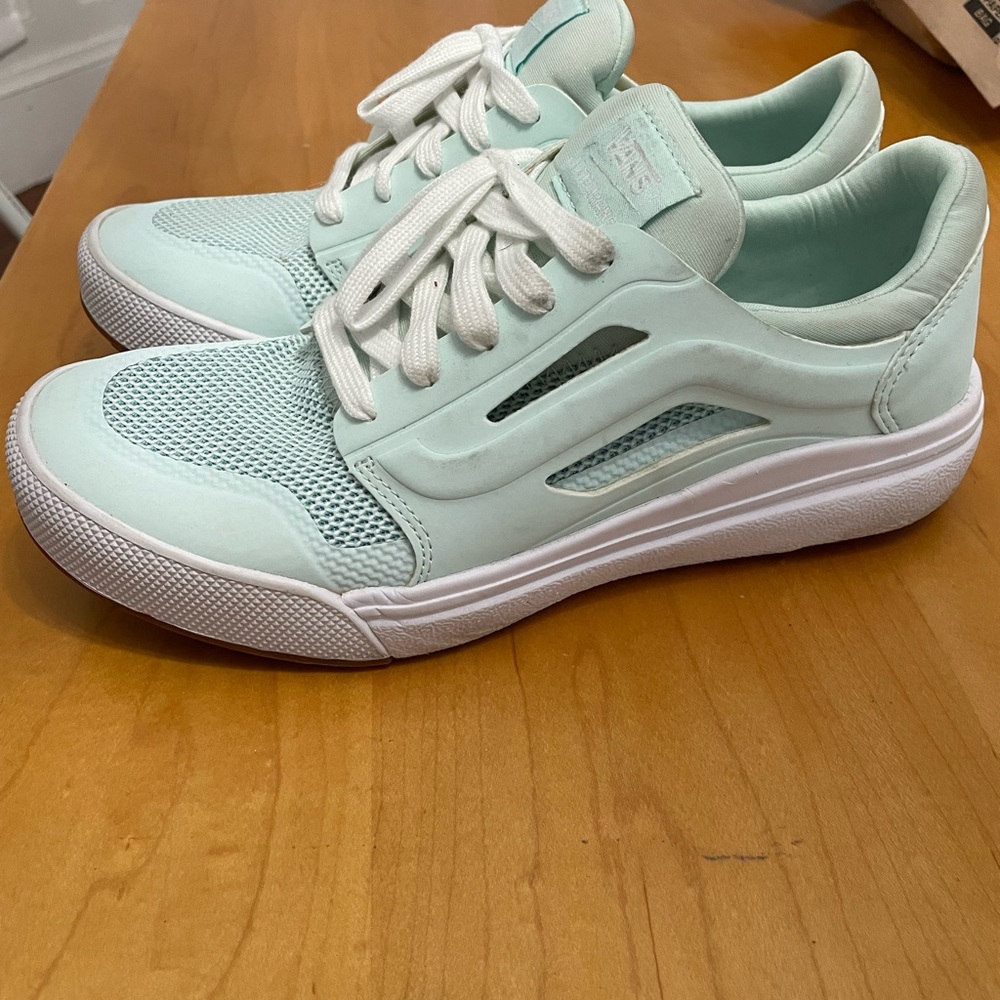 VANS Women comfortable sneaker size 9